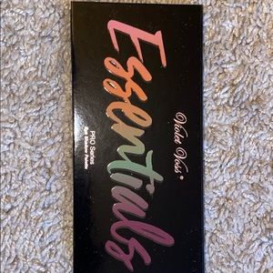 Violet Voss eyeshadow palette